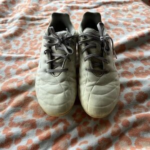 Kids Adidas Copa white soccer cleats. Size 4.5